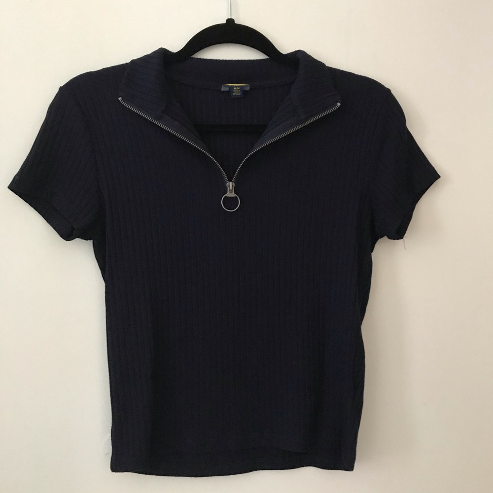 Collared zipper top